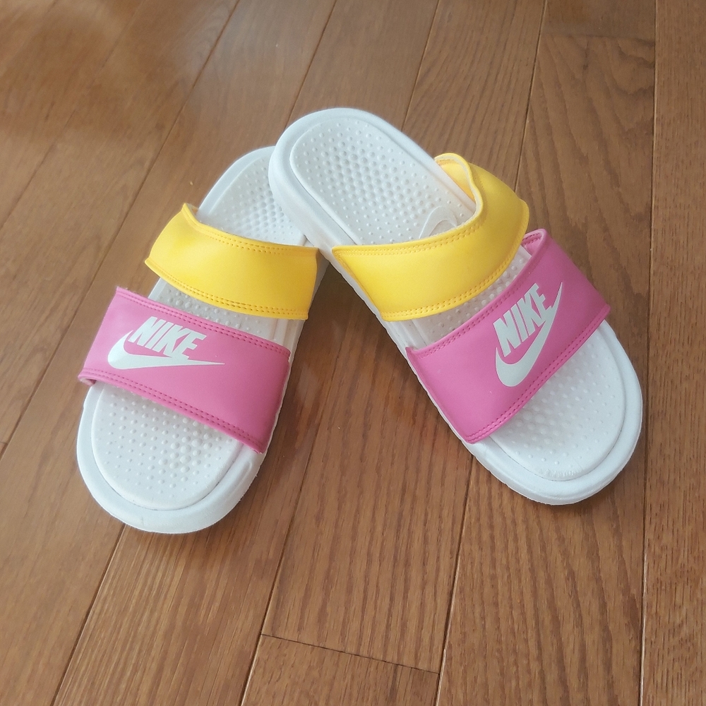 Nike cute girls flip flops - Picture 1 of 5